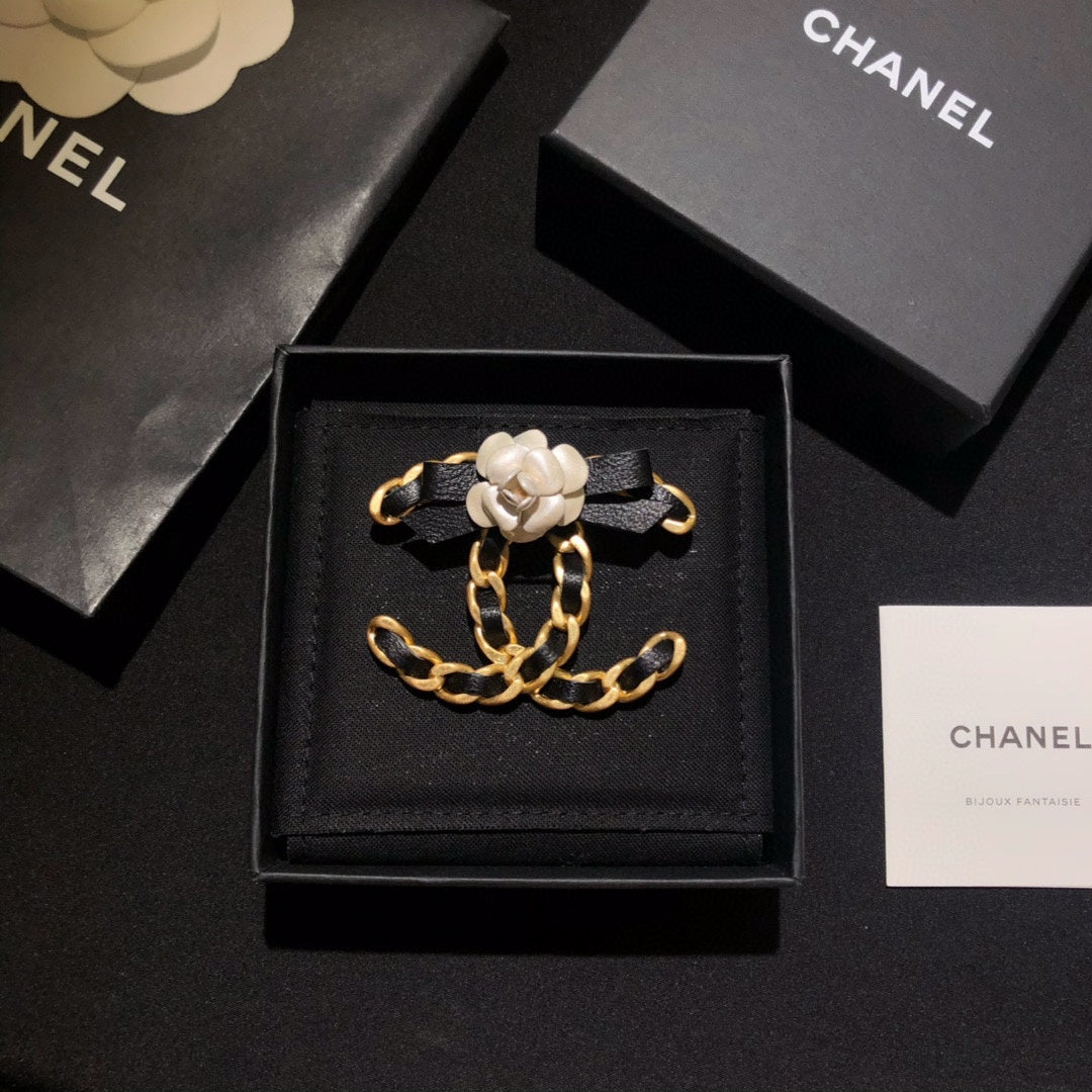 Chanel Brooch Gold 158839